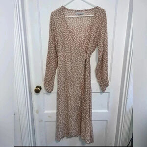 Faithfull the Brand
LE FIGARO MIDI DRESS
AZALEA FLORAL Size 6 $175